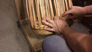 Плетение стенки двумя лентами вдогонку.
