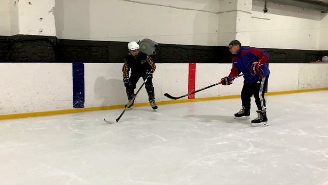 ПРАВИЛЬНЫЙ ПОДБОР ШАЙБЫ - Тренировка защитника с Павлом Плотниковым смотреть онлайн