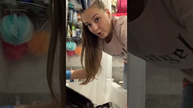 Мою противни из духовки. Средство уникум. Продаётся в любом хозмаге смотреть онлайн