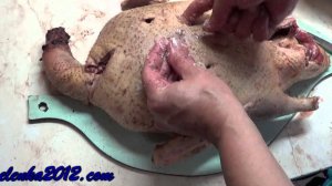 Гусь запеченный в духовке, фаршированный рисом