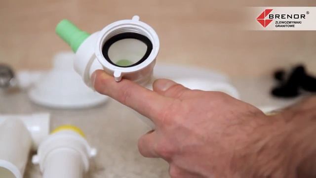 Установка сливной арматуры на мойке с двумя чашами Brenor смотреть онлайн