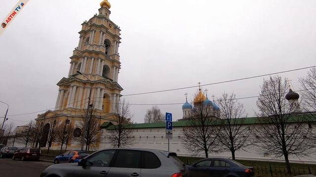 Москва. Новоспасский монастырь. Новоспасский пруд. Обзор города.
