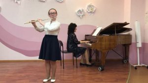 16) «Маленький вальс» О. Дудина, исполняет  Мария Волкова (флейта),преподаватель Владислав Микрюков