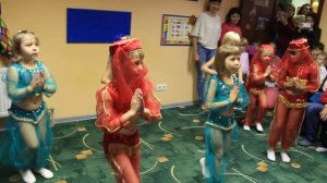 Танец "Шамаханские царицы" танцевальной группы ДЦ "Сёма" на ул.Монтажников