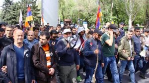 Пашинян призвал перекрыть все дороги Армении 