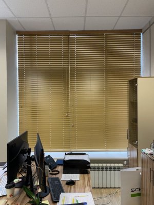 Жалюзи в офис. Деревянные горизонтальные жалюзи на проем 50 мм для офиса, дерево Форте