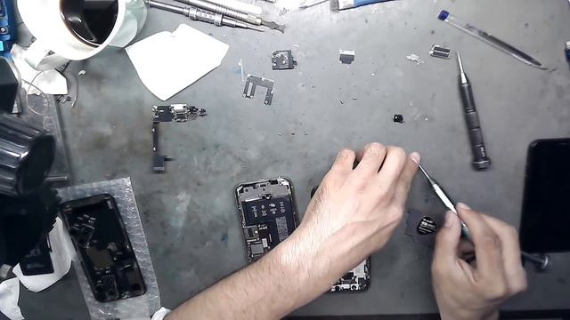 iphone 11 работает перезагружается сам по себе смотреть онлайн