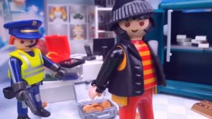 Приключения игрушек Playmobil Погоня на полицейской машине.
