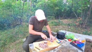 С Тони в Лесном лагери у Боби! Шаурму из говяжьего языка. Поставил зонтики. Рыбалка