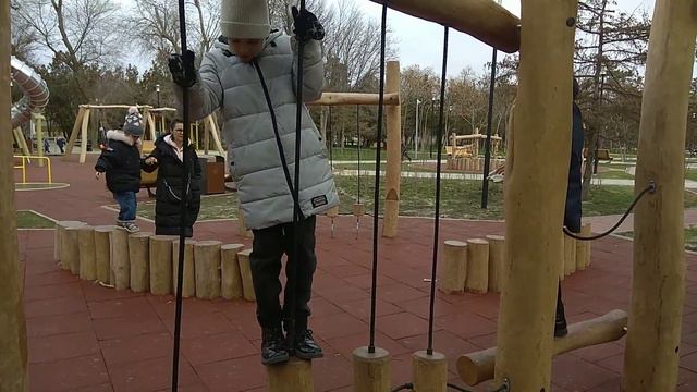 Новая площадка возле Дельфинара смотреть онлайн