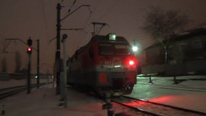 Электровоз ЭП1М-683 отправляется резервом с 8 пути станции Миллерово