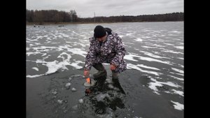 Первый лед 2018,эхолот прямо через лед работает?Встретили спортсмена!