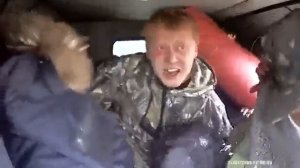 Мужики едут на рыбалку на УАЗике :D
