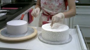 Сборка двухъярусного кремового торта