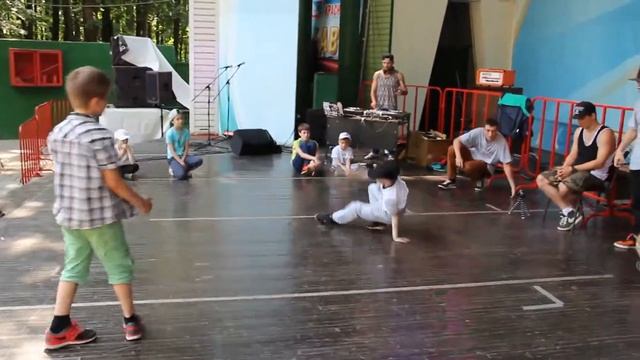 Б-бой Стоун смотреть онлайн