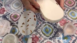 Достаю уже высохшие гипсовые изделия из форм ?#гипс#гипсовыефигуры#изделияизгипса