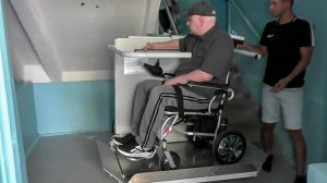 В доме установили подъемник для инвалида