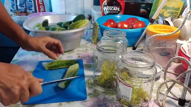 Огурцы в томатной заливке на зиму / Жизнь в селе. смотреть онлайн