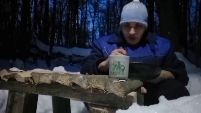 Ночёвка в землянке. Вечерний ужин при свете фонаря, заячьи следы