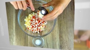 Слоеный салат с крабовыми палочками, помидором и огурцом. Готовим простые рецепты от wowfood.club