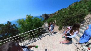 Cпуск к морю 850 ступеней ведущий на Яшмовый пляж мыса Фиолент.