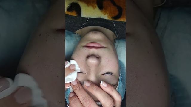 Как снять нарощенные ресницы. Метод 2й смотреть онлайн