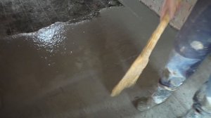 Бетонная черновая стяжка по СКОЛЬЗЯЩИМ маякам для ПОЛОВ по Грунту своими руками из САМОмеса!