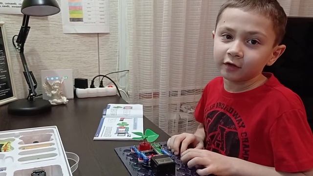 Электроконструктор "Знаток".Альтернативная энергия. Сборка схемы: энергия солнца и энергия ветра.