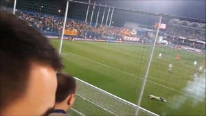 Как попал ФАЕР в Игоря Акинфеева в матче Россия - Черногория. (Вид с трибуны)