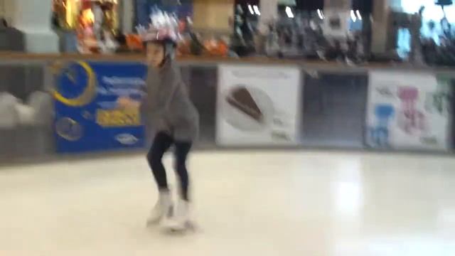 С сестрой на катке Мега Екатеринбург смотреть онлайн