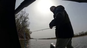 Рыбалка в Астрахани. Прорываемся в Енотаевку. Готовим уху. Кончился бензин.