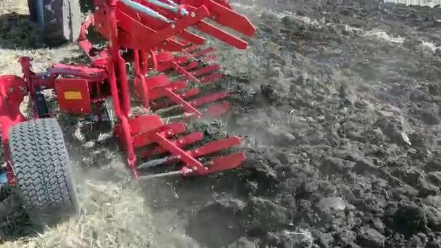 4+ оборотный плуг #UNLU в паре с трактором #Case IH 140 MAXXUM (140 л.с.). Тимашевский район