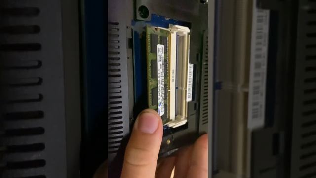Как аккуратно достать оперативную память и жесткий диск смотреть онлайн