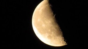 СЪЁМКА ЛУНЫ ПРОИСХОДИЛА 12.08.2020. 45 ЗУМ. ЛУНА В ТЕЛЕОБЪЕКТИВ. Moon shoot 45x. Canon Powershot