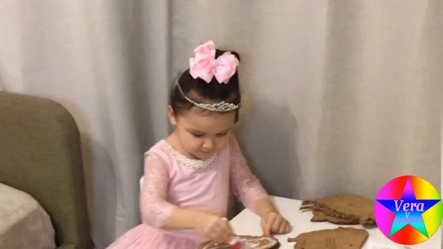 Верочка изготавливает объёмную овечку.Verochka makes a 3D sheep from corrugated cardboard?