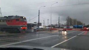 Freight Train at the railway crossing ( Грузовой поезд на железнодорожном переезде)