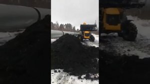 Планировка экскаватором-погрузчиком JSB