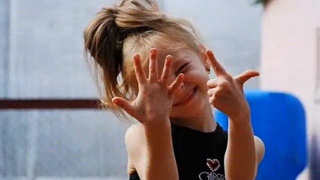 Карина и Диана Федченко.wmv смотреть онлайн