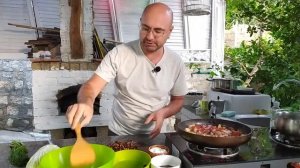 Капуста тушёная с мясом / Солянка из капусты / Как потушить капусту