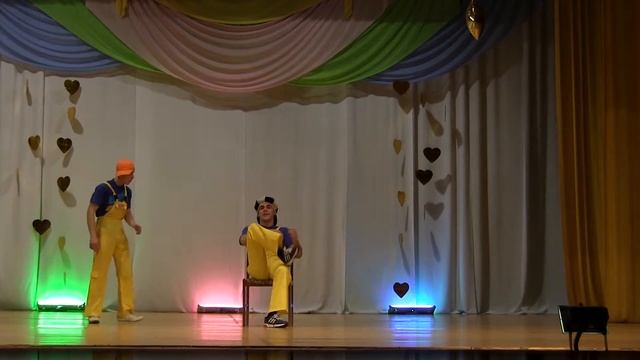 Клоуны на стуле Изюмская цирковая студия Чудесники смотреть онлайн