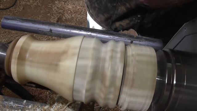 Ваза из березы с интересным элементом декора смотреть онлайн