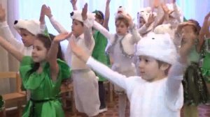 Вход на новогодний утренник (ст.гр.)