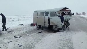 В Башкирии при лобовом столкновении двух автомобилей погиб мужчина