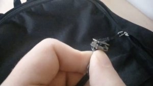 ЧТО ДЕЛАТЬ ЕСЛИ У РЮКЗАКА РАЗОШЛАСЬ МОЛНИЯ? КАК ПОЧИНИТЬ ЗА 1 МИНУТУ. ПРОБЛЕМА С ЗАМКОМ #shorts