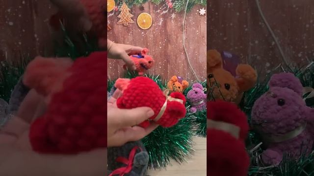 Малыши кролики из плюшевой пряжи, символ нового 2023 года. смотреть онлайн