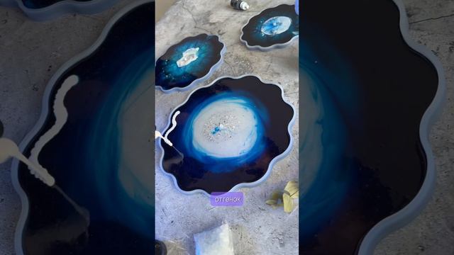 Создаём изогнутую фруктовницу с натуральными камнями 😌 #смола #resinart #смолаобучение смотреть онлайн