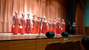По селу гуляет гармонист--песни под баян