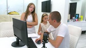 МОИ РОДИТЕЛИ ИДУТ К ДИРЕКТОРУ ШКОЛЫ! КАК ИСПРАВИТЬ ДВОЙКУ ? Лера Марк и Маргарита