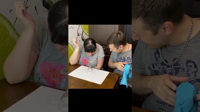 Фокус с монетой и стаканом, исчезновение монеты #Shorts #фокусы смотреть онлайн