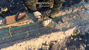 Установка столбов для забора с ростверком